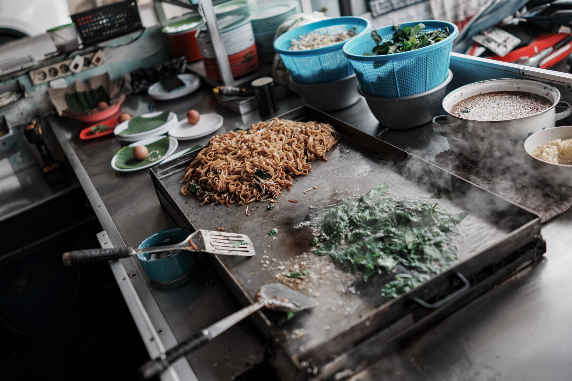 Foto menu utama usaha makanan NamaUsaha menampilkan nasi goreng spesial dengan bahan segar dan bumbu tradisional.